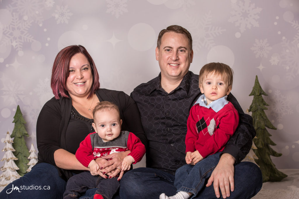 Kerr’s #Family Christmas Mini Session at our Studio. #FamilyPhotos by Calgary Family Photographers JM Photography © 2016 http://www.JMportraits.ca #JMportraits #JMstudios #JMphotography #FamilyPhotography