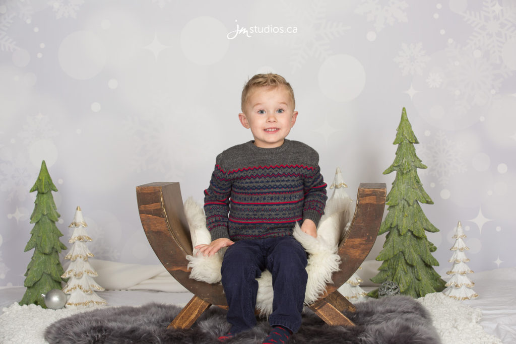 Smith’s #Family Christmas Mini Session at our Studio. #FamilyPhotos by Calgary Family Photographers JM Photography © 2016 http://www.JMportraits.ca #JMportraits #JMstudios #JMphotography #FamilyPhotography